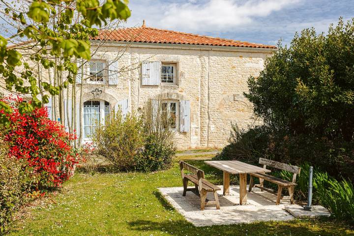 Location de vacances pour 5 personnes, avec Jardin en Charente-Maritime