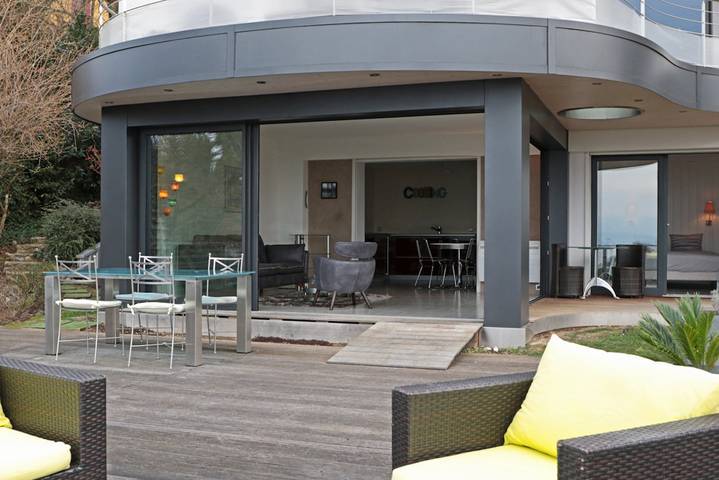 Appartement de vacances pour 4 personnes, avec jardin ainsi que vue sur le lac et terrasse