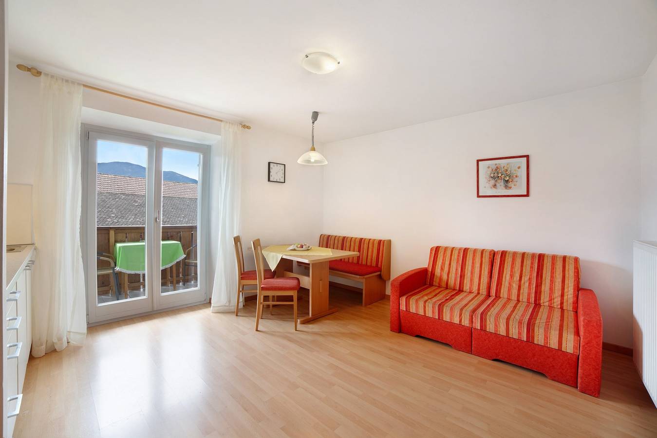 Ganze Wohnung, Ferienwohnung "Mosttragerhof 2" mit Bergblick, Gemeinschaftspool und Wlan in St. Georgen (Schenna), Schenna