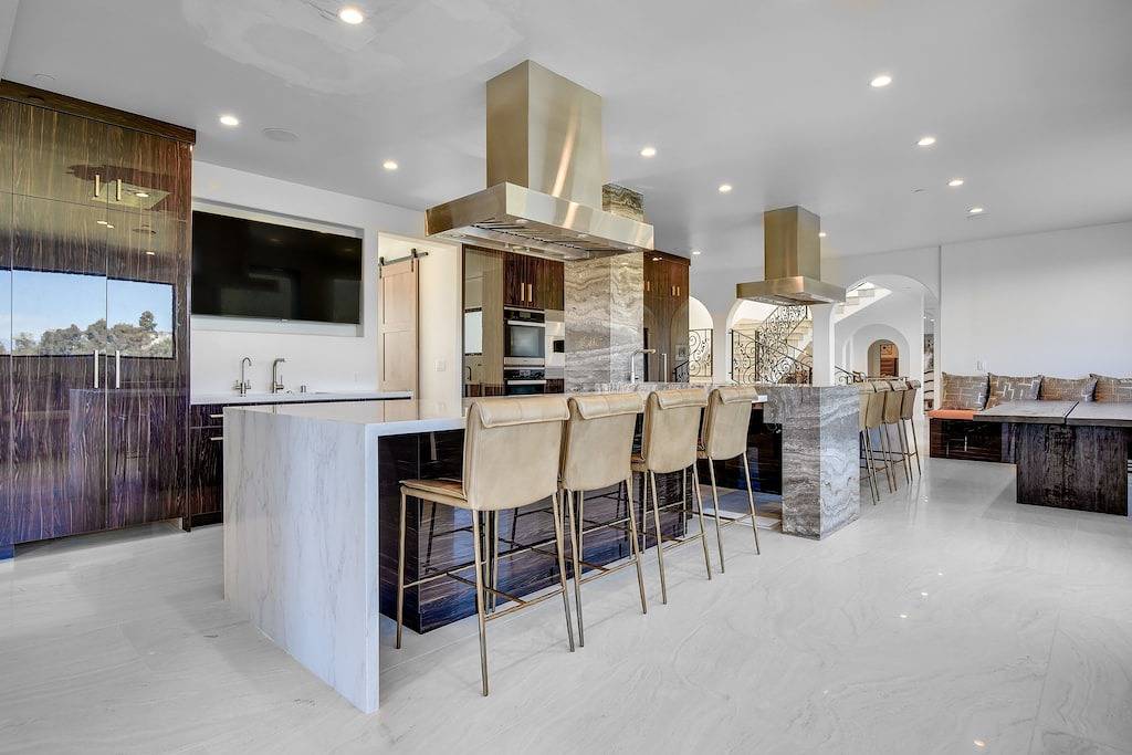 Luxury Resort Style Hollywood Hills Villa in Los Feliz, Los Angeles