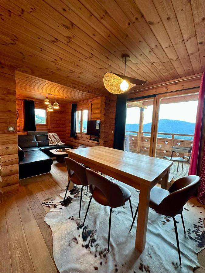 Appart’hôtel pour 4 personnes, avec Balcon et Jacuzzi ainsi que Terrasse et Jardin à Les Angles