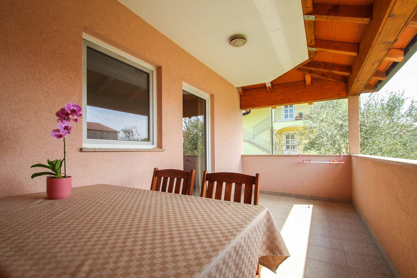 Geheel appartement, Renoviertes Apartment mit privater Terrasse, Wifi, Parkplatz bei Novigrad in Mareda, Regio Umag