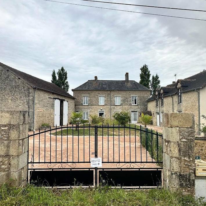 Chambre d’hôte pour 2 personnes, avec terrasse ainsi que vue et jardin, animaux acceptés dans Le Chevain