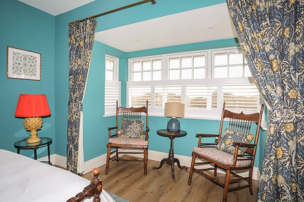 Glan Towyn, pet friendly, luxury holiday cottage in Rhoscolyn in Rhoscolyn, Isle of Anglesey