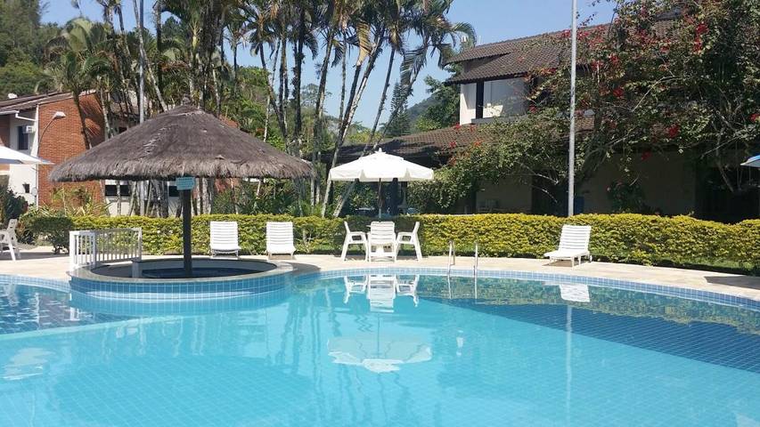 Casas e apartamentos de temporada para 6 pessoas, com jardim e vista e ainda piscina and piscina infantil, com animais de estimação em Ubatuba