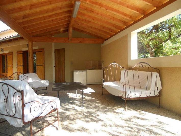 Location de vacances pour 4 personnes, avec vue ainsi que jardin et piscine, adapté aux familles à Venasque - 2