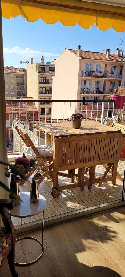 Gîte pour 5 personnes, avec balcon dans Gare De Nice Riquier - 2