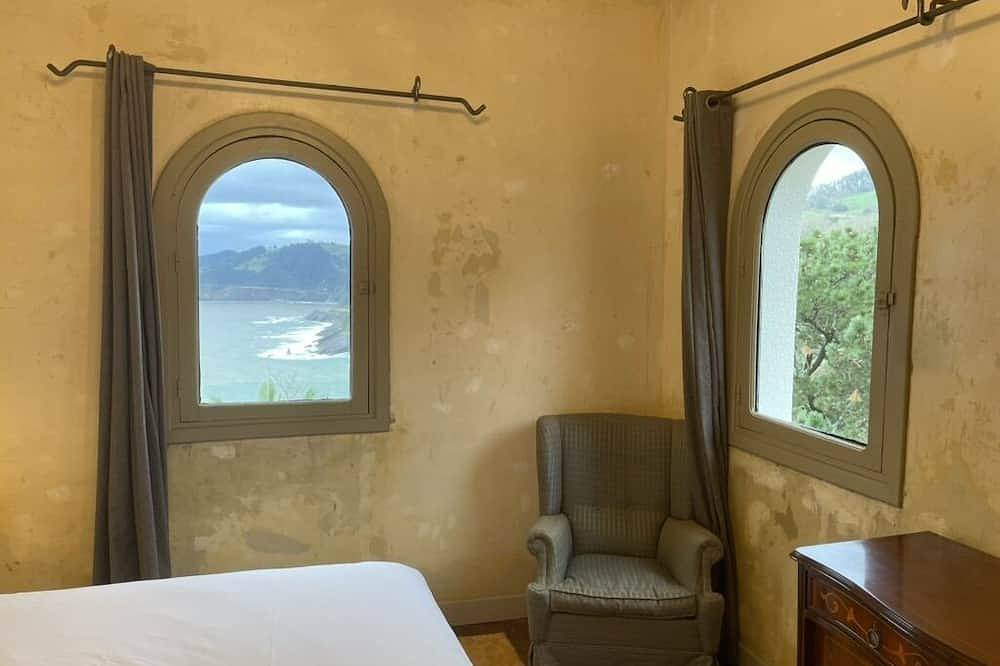 Grand villa on the Cantabrian Sea. Sweeping views, luxurious accommodation in Mutriku, Basque Coast (Spain)