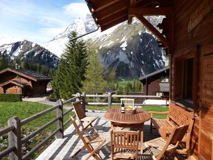 Gîte pour 9 personnes, avec Balcon et Terrasse ainsi que Jardin et Vue dans La Fouly