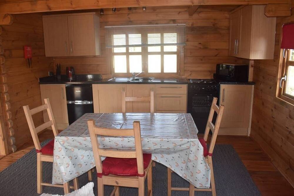 'Oak Lodge' Littlebourne, Canterbury (hot tub) in Kent