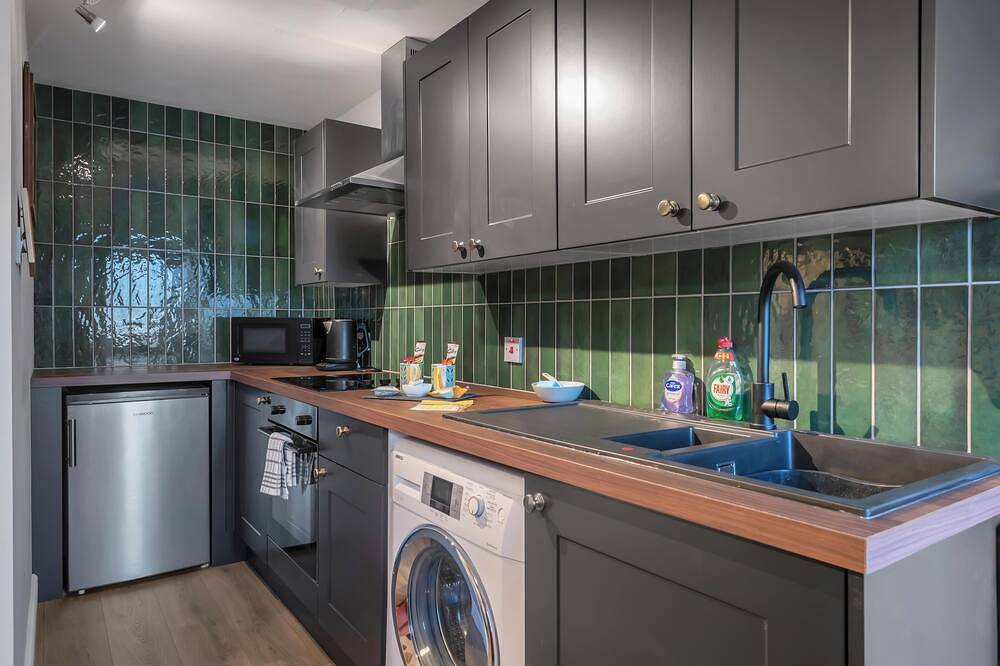 Pools Cottage Studio 13 - The Artist studio in Warwickshire