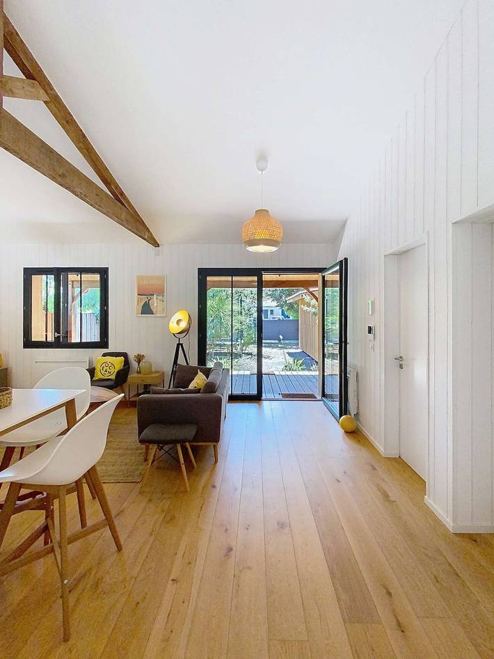 Ganze Ferienwohnung, Wunderschönes Ferienhaus in der Nähe des Sees mit beheiztem Pool -bis zu 7 Personen in Lac de Lacanau, Lacanau