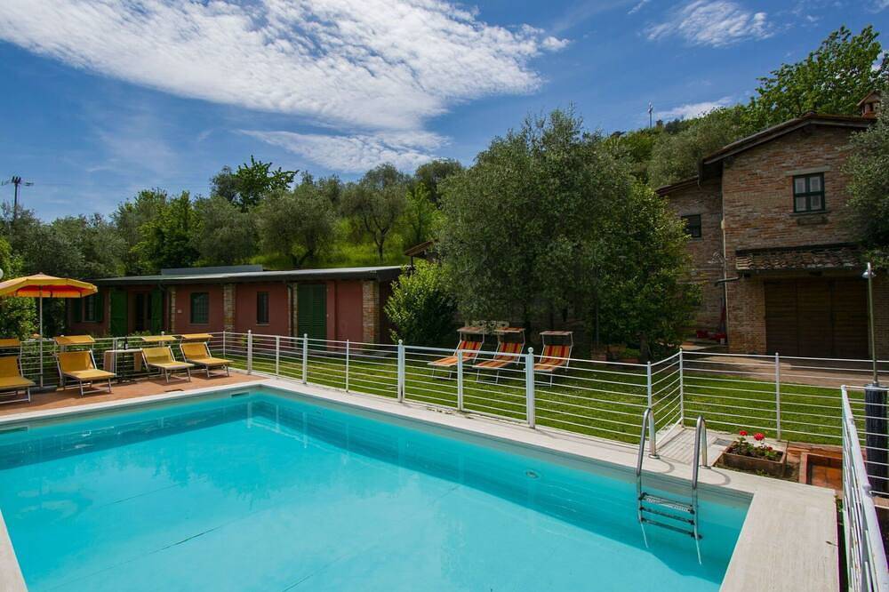 Alleinstehendes Ferienhaus mit Whirlpool, Klimaanlage, internet, privatem Pool, Tv, Innenhof in Montecatini-Terme, Pistoia Provinz