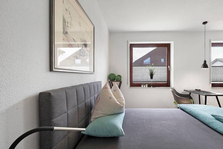Ganzes Studio, Studio-Apartment „Business Room Teckblick“ mit Gemeinschaftsgarten und Wlan in Kirchheim unter Teck, Landkreis Esslingen
