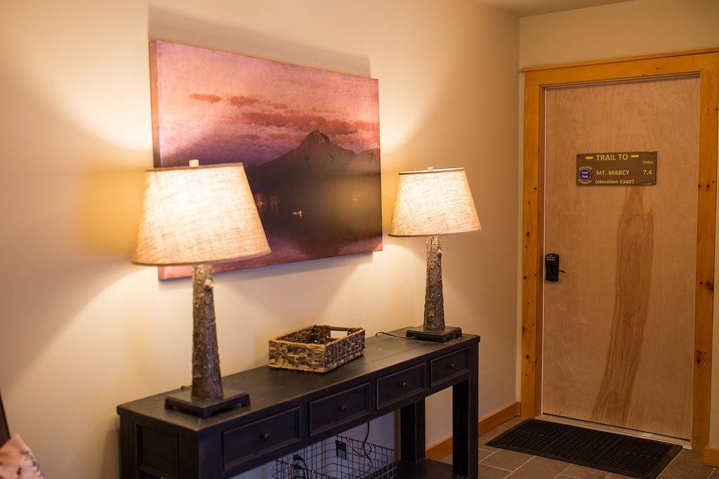 Ganze Wohnung, Beautiful 2-bedroom with private outdoor space. 5min walk to Main Street. in Lake Placid, Adirondack Mountains