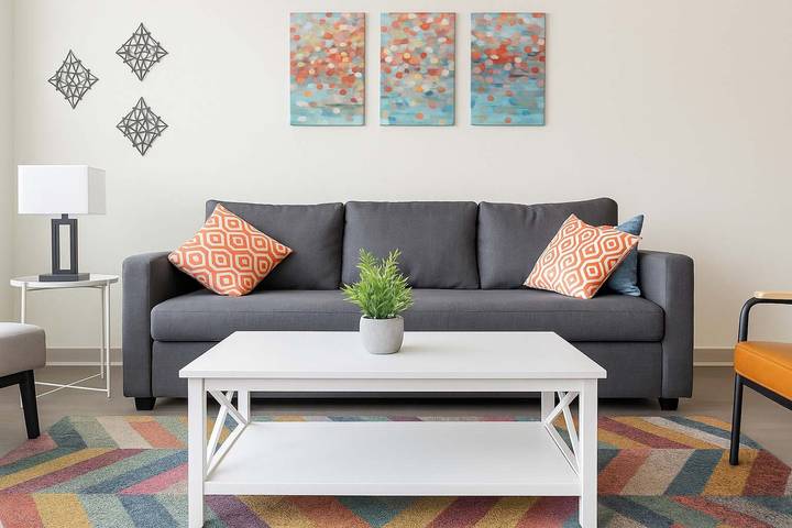 Vacation rental for 8 people, with pool and yard, kid friendly in Louisville