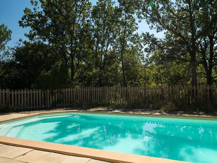 Location de vacances pour 5 personnes, avec Terrasse ainsi que Jardin et Piscine dans Colorado provençal