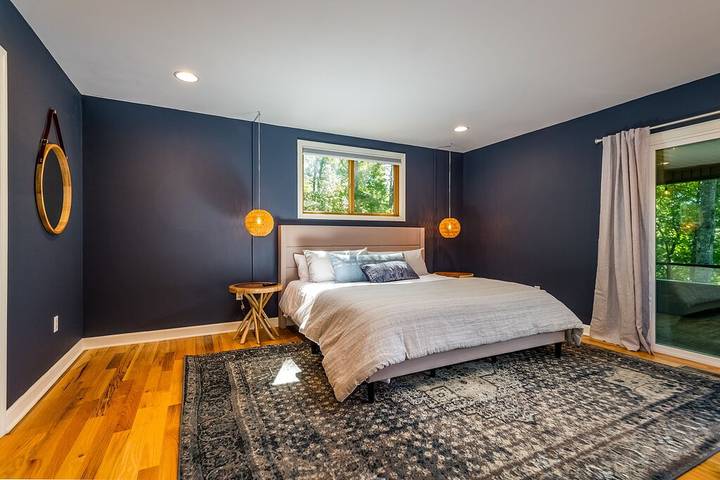 Vacation rental for 13 people, with balcony and hot tub in Black Mountain