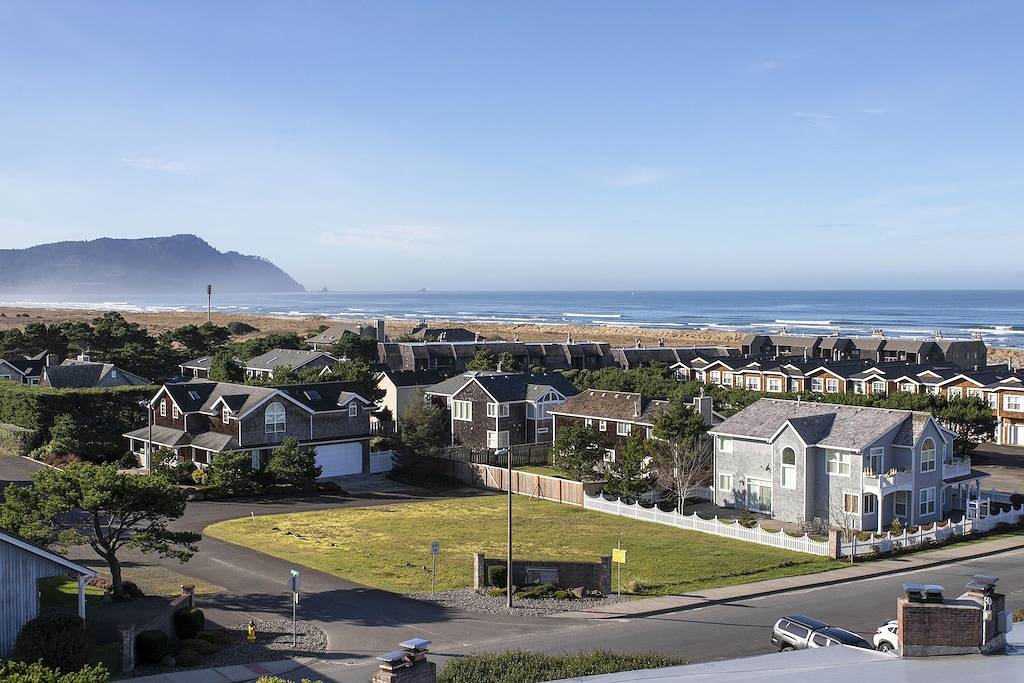 Ganze Wohnung, Schlafzimmer Loft-4. Stock-Aufzug-Keine Reinigungsgebühren in Gearhart, Clatsop County