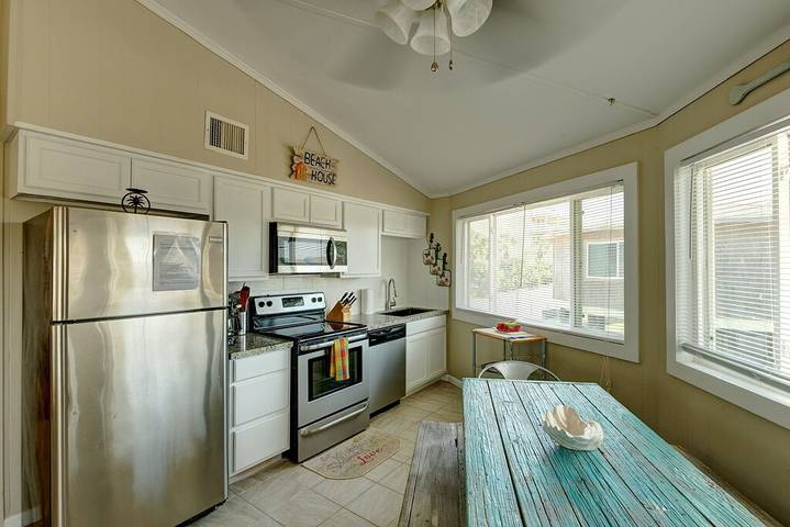 Vacation home for 6 people, with pool and balcony, with pets in Port Aransas