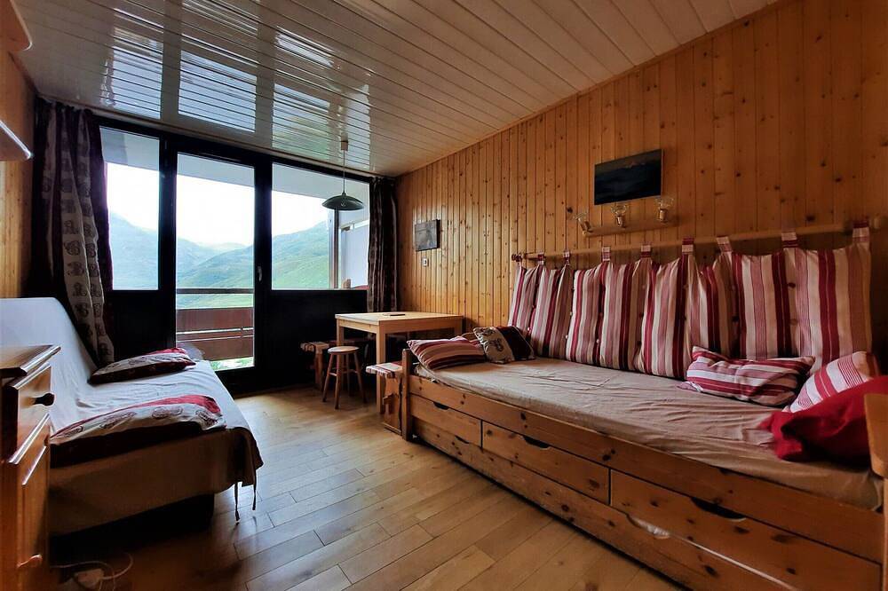 Entire apartment, Economic studio for 2 with south-facing balcony, Les Menuires in Les Menuires, Saint-Martin-de-Belleville