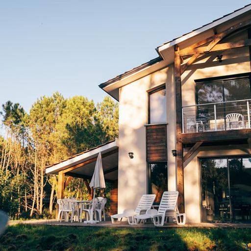 Maison de vacances pour 3 personnes, avec Balcon et Terrasse ainsi que Jardin et Piscine dans Lac de Lacanau