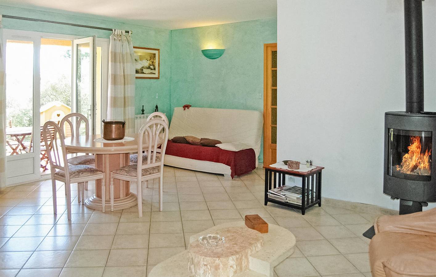 Varages Oasis : Appartement central avec parking, piscine et Internet in Varages, Région de Brignoles