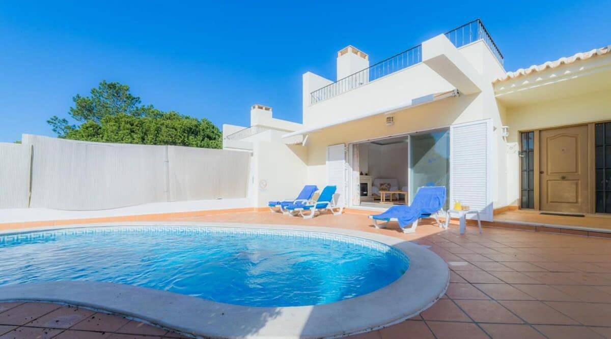 Villa in Almancil, Quarteira