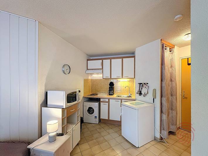 Studio entier, Charmant appartement avec terrasse, parking gratuit et animaux acceptés, proche des thermes à Lamalou in Lamalou-les-Bains, Région de Béziers