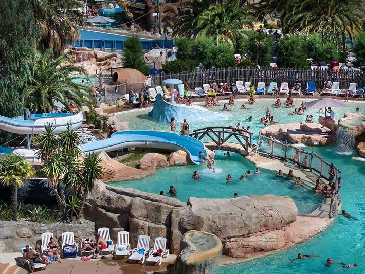 Camping pour 4 personnes, avec Terrasse ainsi que Bassin pour enfant et Sauna