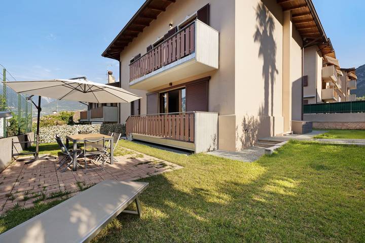 Ferienhaus für 8 Personen, mit Balkon und Garten sowie Seeblick in Arco