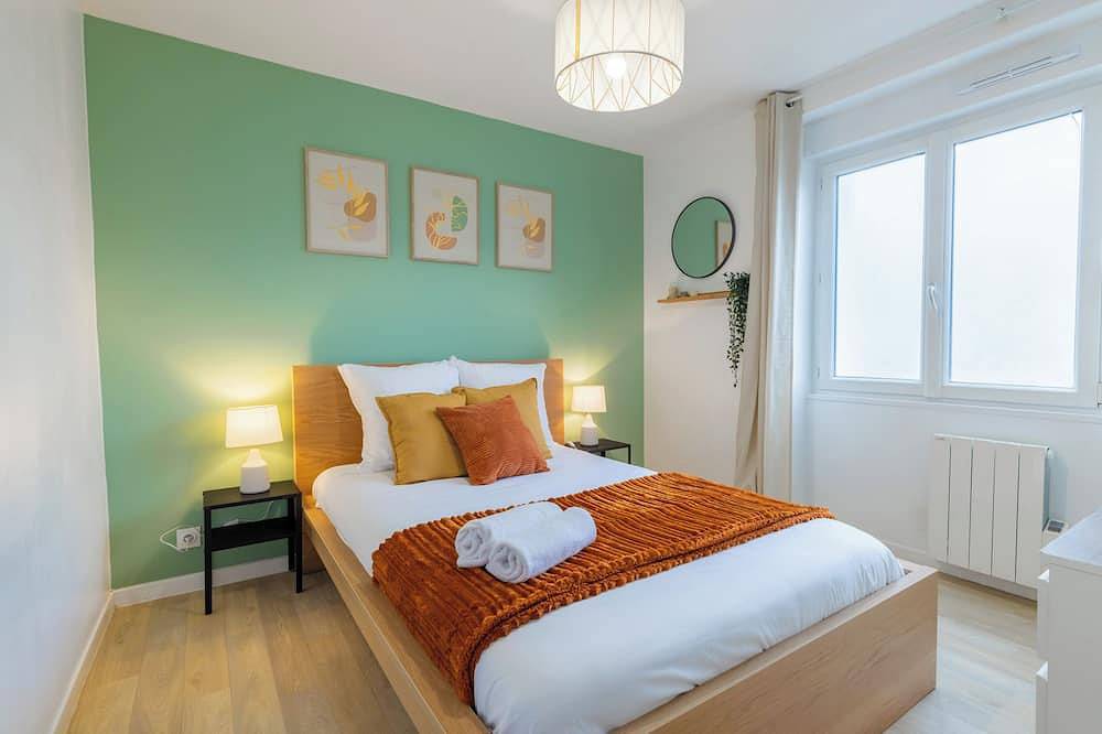 Entire apartment, 3-bedroom apartment with garden & veranda in Brest, Brest region