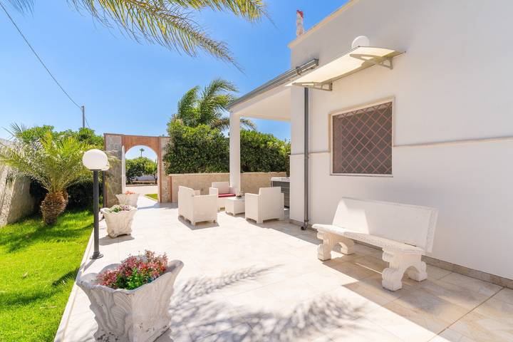 Casa vacanze 'Luna Rossa Salento - Casa Blu' vicino al mare con idromassaggio in Porto Cesareo, Golfo di Taranto