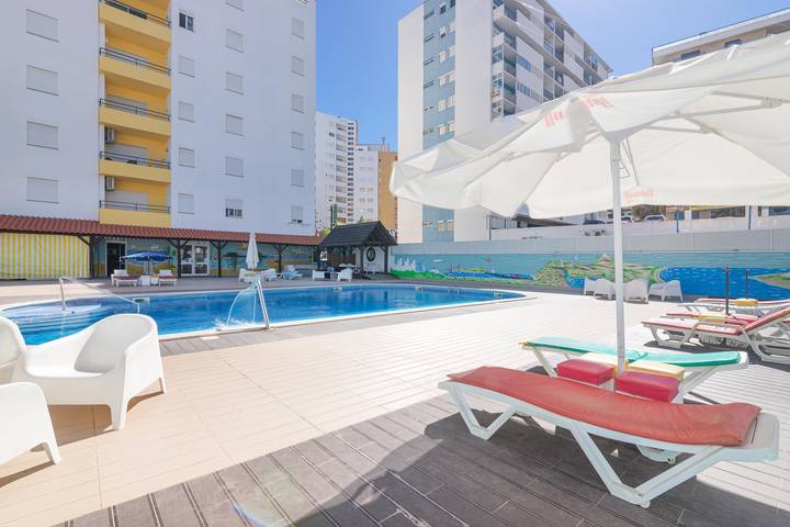 Ferienwohnung für 4 Personen, mit Balkon und Kinderpool in Portimão