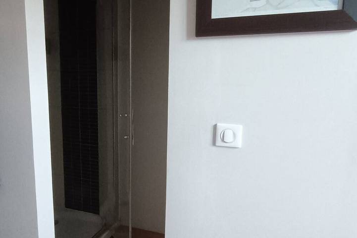 Angoulême: 1 double room/private shower/breakfast included in Angoulême, Charente