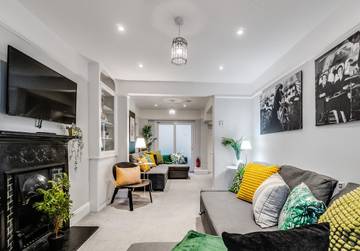 Holiday Home for 16 People in Brighton, Sussex, Photo 4