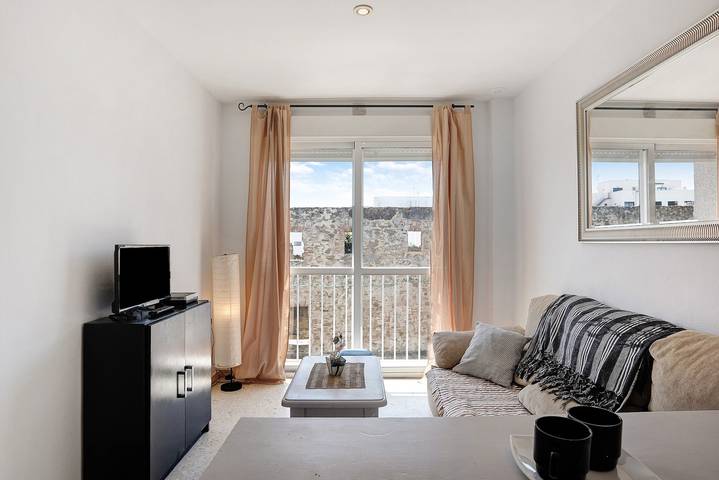 Entire apartment, Apartment 'Surfer Tarifa' with Sea View, Balcony and Wi-Fi in Playa de Los Lances, Tarifa