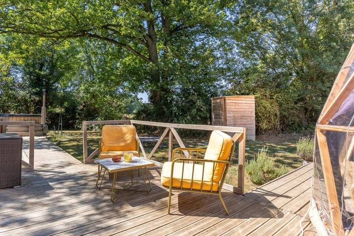Tente pour 2 personnes, avec terrasse ainsi que vue et jardin dans l' Ain - 3