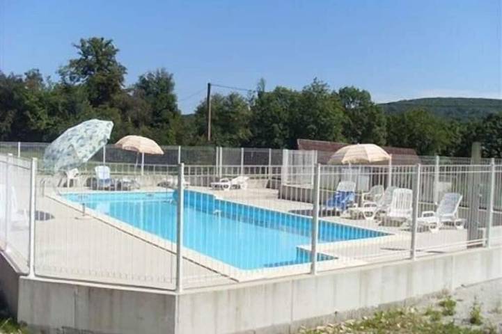 Gîte pour 6 personnes, avec balcon et piscine à Chambéria