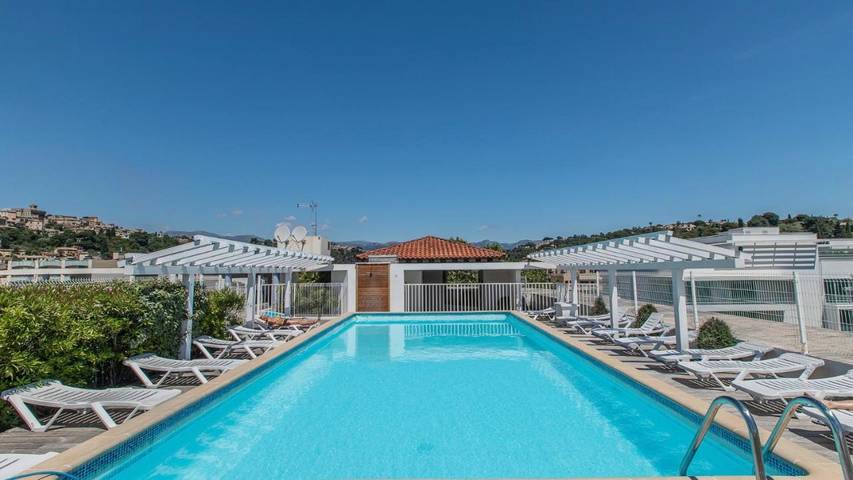 Appart’hôtel pour 2 personnes, avec piscine et terrasse, animaux acceptés