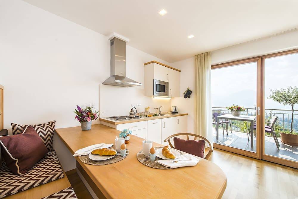 Ganze Wohnung, Panorama Apartment in Schenna mit Pool, Bergblick - ideal zum Wandern bei Meran in Schenna, Sarntaler Alpen