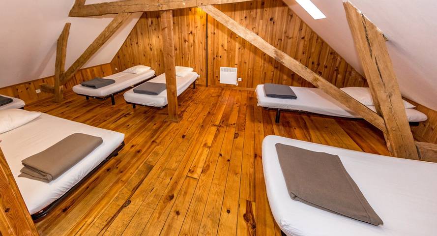 Gîte pour 99 personnes, avec jardin ainsi que vue sur le lac et terrasse, animaux acceptés à Saint-Denis-d'Orques - 4