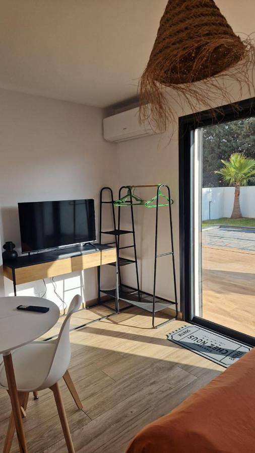 Gîte pour 4 personnes, avec piscine ainsi que jardin et terrasse à Gignac-la-Nerthe - 4