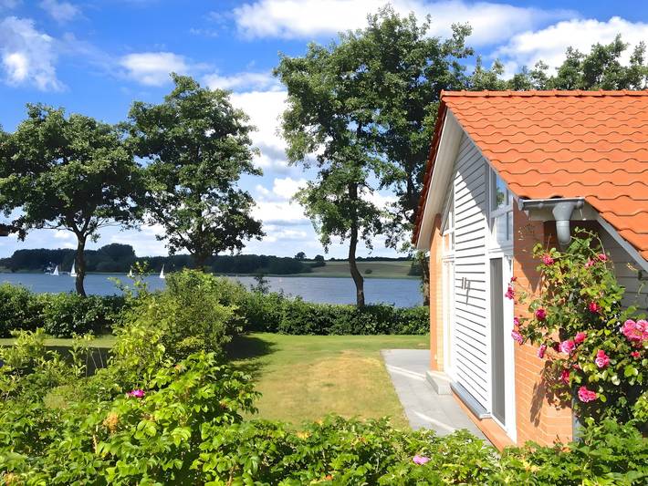Ferienhaus für 6 Personen, mit Whirlpool und Garten sowie Sauna und Seeblick