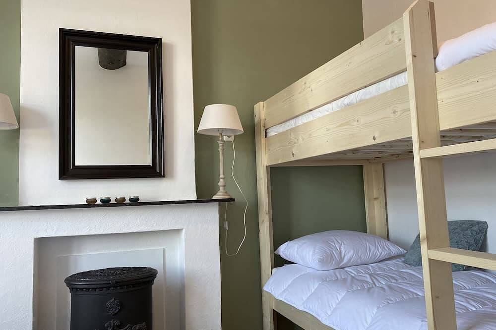 Geheel appartement, Authentieke woning (6p) met terras op ideale uitvalsbasis vlakbij Maastricht in Eijsden, Limburg