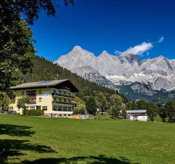 B&B für 9 Personen, mit Balkon und Terrasse sowie Garten und Ausblick in Filzmoos