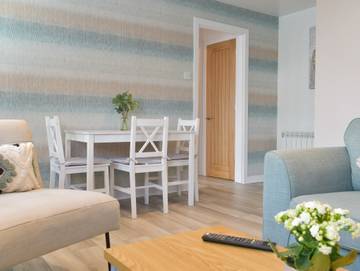 Log Cabin for 2 People in Berwick-upon-Tweed, Northumberland Coast, Photo 3