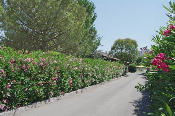 Hôtel pour 2 personnes, avec Terrasse et Jardin ainsi que Piscine et Vue à Pégomas