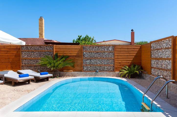 Ferienhaus für 7 Personen, mit Terrasse und Garten in Afantou