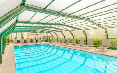 Cottage pour 50 personnes, avec terrasse et piscine dans Sainte-Cécile (Florenville)